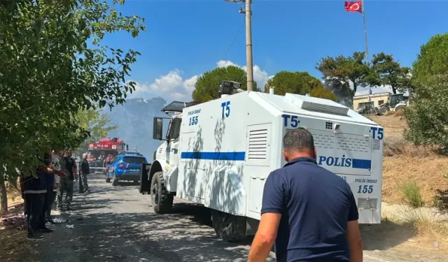 Edremit'te Yıldırım Kaynaklı Orman Yangını Alevler Büyümeden Kontrol Altına Alındı