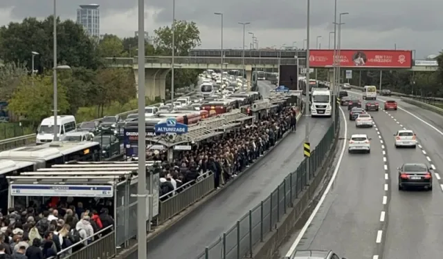 İstanbul'da Sağanak Esareti: Altunizade Kilitlendi