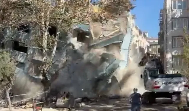 Bursa’da Yıkım Sırasında 6 Katlı Bina Çöktü: Çevredekiler Saniyelerle Kurtuldu