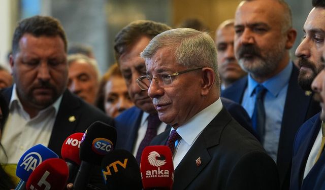 Davutoğlu Savcıya İfade Verdi, Çıkışta Resti Çekti: O Sözlerimin Arkasındayım