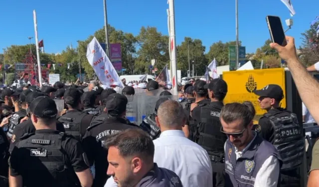 İstanbul Büyükşehir Belediyesi Önünde Gerginlik: Çalışanlar Eyleme Başladı