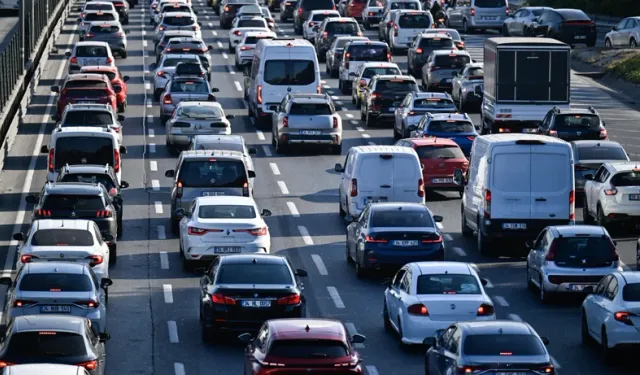 İstanbul'da Haftanın İlk İş Gününde Trafik Çilesi: Yoğunluk Yüzde 56'yı Gördü