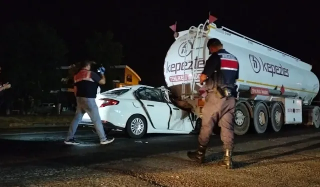 Antalya'da Tankere Çarpan Otomobilin Sürücüsü Öldü