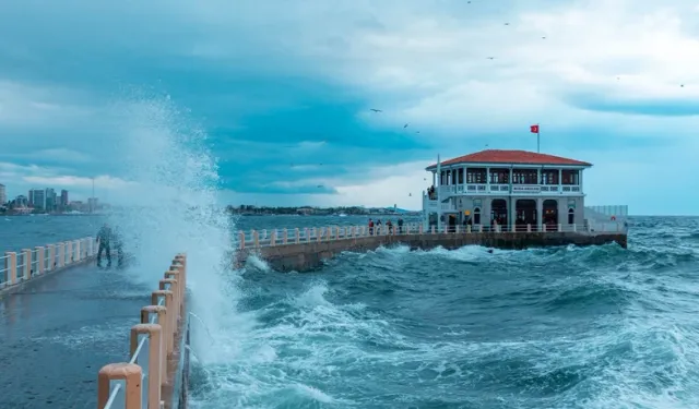 Meteoroloji'den Uyarı: İstanbul'da Yaz Havasına Poyraz Freni, Sıcaklıklar Hızla Düşüyor