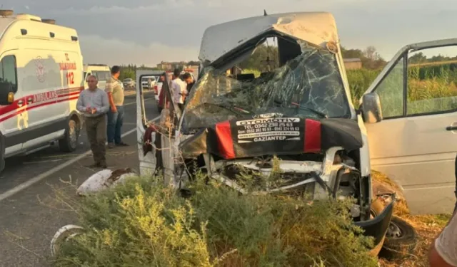 Şanlıurfa'da Minibüs Tahliye Kanalına Düştü: 15 Yaralı