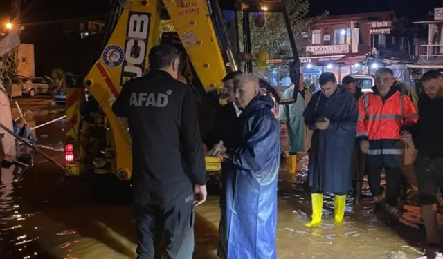 Antalya'da Sağanak: Mahsur Kalan 22 Kişi Kurtarıldı