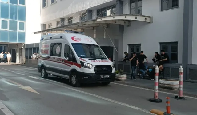 Batman'da Halı Silkelerken 8'inci Kattan Düşen Kadın Öldü