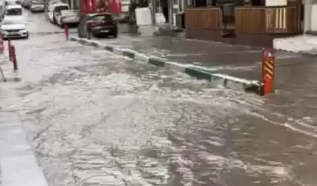 Bursa’da Sağanak Yağış Sonrası Pazar Yerleri ve Sokaklar Göle Döndü