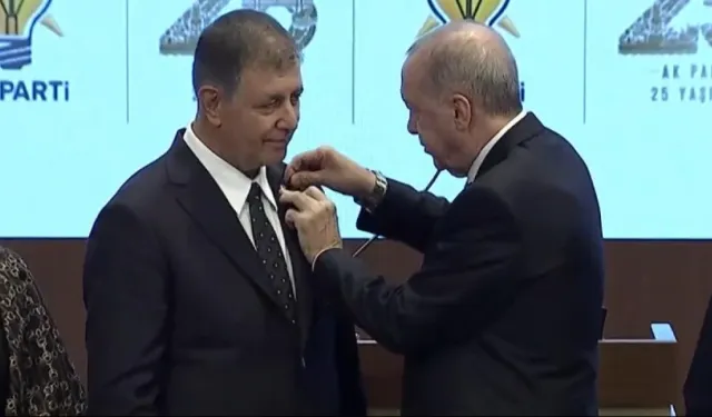 İzmir’in Belediye Meclis Grubunda Ortalık Karıştı! Cemil Tugay’dan 'Dönek' Şarkısına Tepki…