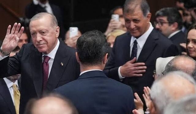 Cemil Tugay AK Parti Toplantısına Katıldı: Cumhurbaşkanı Erdoğan, 'İzmir Bugün Çok Coşkulu' Dedi