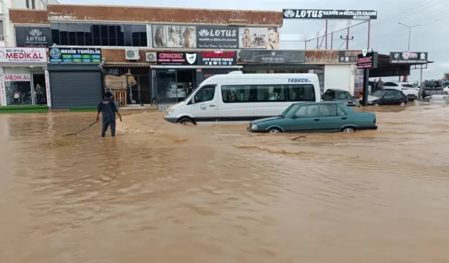 Mersin'de Sağanak, Silifke'de Su Baskınlarına Yol Açtı
