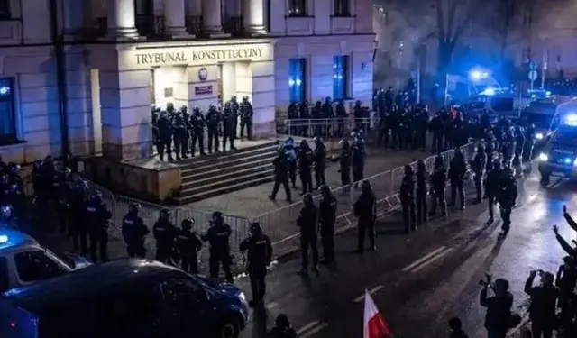 Polonya'da Gece Yarısı Yargı Krizi: Anayasa Mahkemesinde Operasyon Hareketliliği