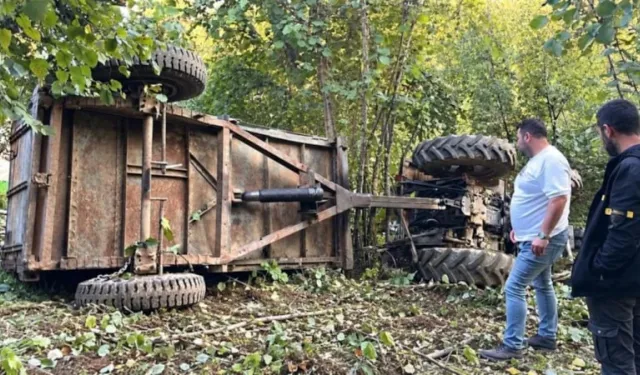 Sakarya'da Devrilen Traktörün Sürücüsü Hayatını Kaybetti