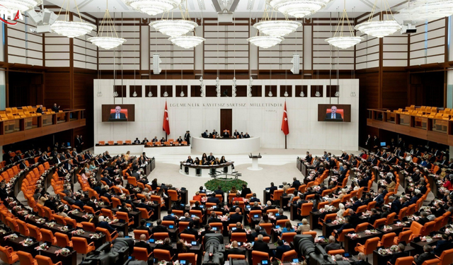 Meclis'te Fon Krizi Kavgası: Oturum Kapandı