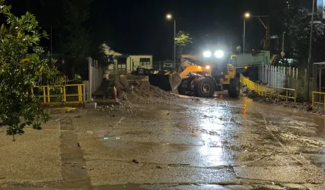Rize'de Sağanak Taşkına Neden Oldu: Mahalle Yolları Kapandı