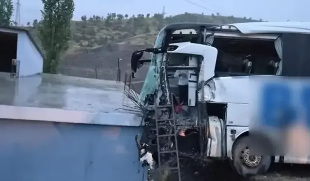 Şırnak'ta Feci Trafik Kazası: 1'i Ağır 15 Kişi Yaralandı