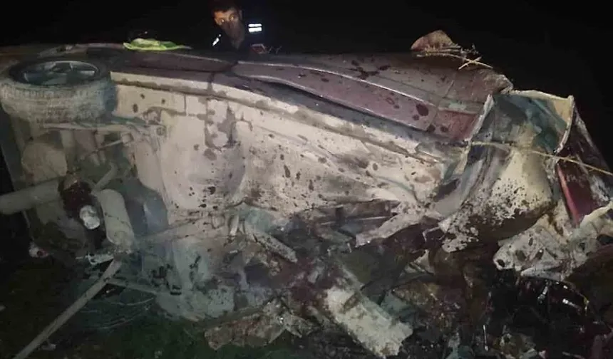 Direksiyon hakimiyeti kaybolan otomobil takla attı: 1 ölü, 1 yaralı