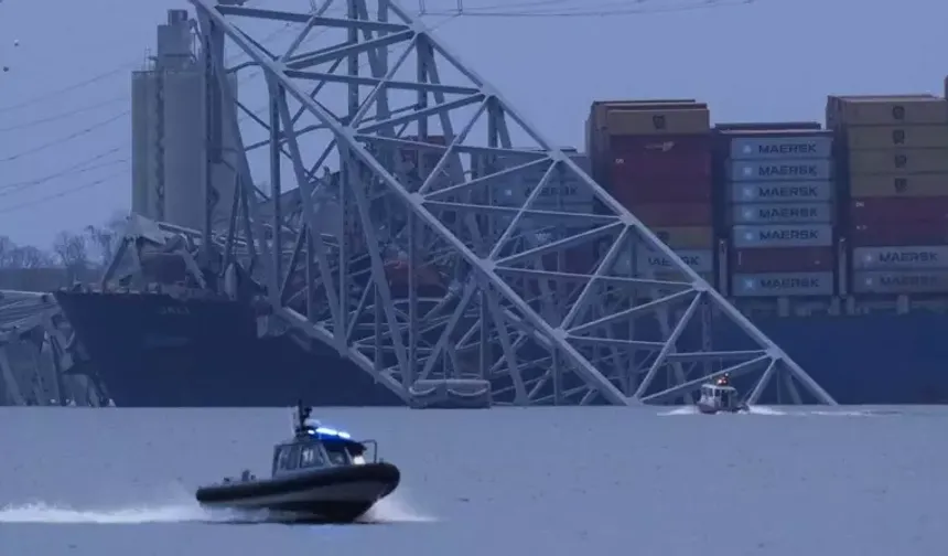 ABD'de geminin çarpmasıyla yıkılan köprüden nehre düşenlerden 2'sinin daha cesedine ulaşıldı