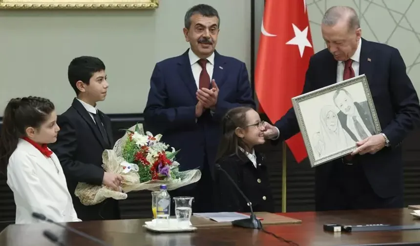 Cumhurbaşkanı Erdoğan'ı duygulandıran hediye