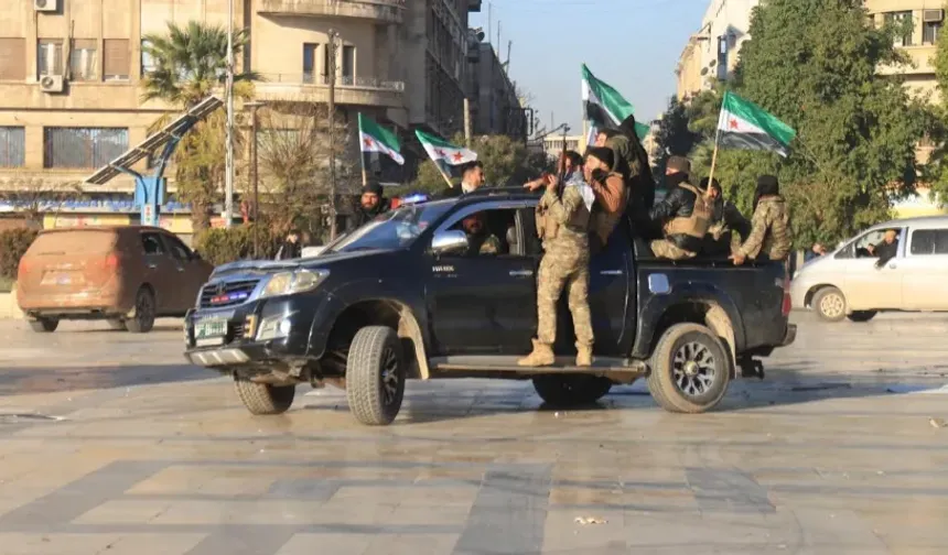 Suriye rejimi Halep'ten çekildi... Terör örgütüne bırakıp kaçtılar