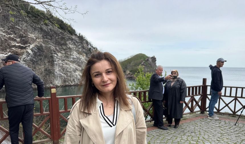 Girişlerin yasak olduğu 'Hoynat Adası'nı uzaktan izlediler