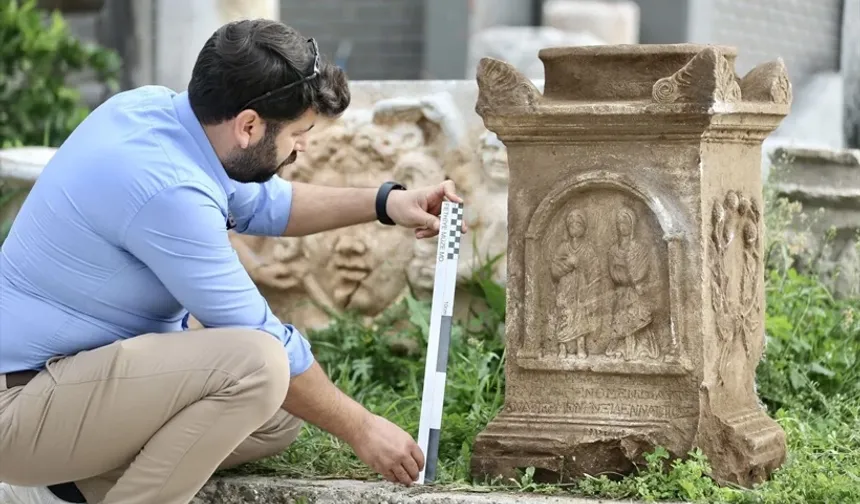 İnsan Figürlü Mezar Steli Fethiye Müzesine Taşınıp Korumaya Alındı