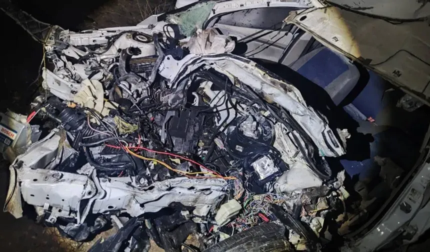 Afyonkarahisar'da beton mikserine çarpan sürücü hayatını kaybetti