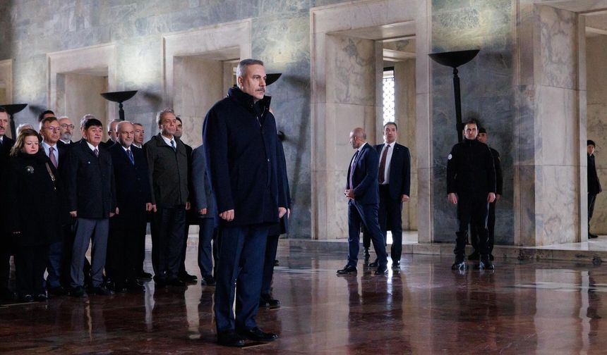 Bakan Fidan Büyükelçilerle Birlikte Anıtkabir’i Ziyaret Etti