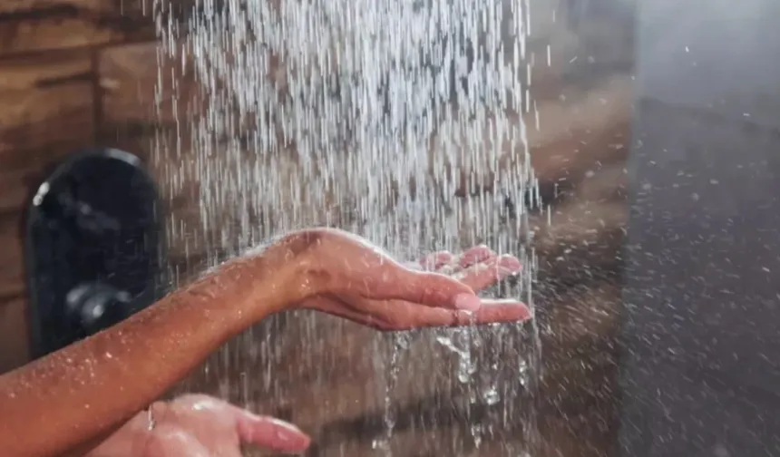 Uzman Uyarısı: Sıcak Su Cildinizi Öldürüyor Olabilir