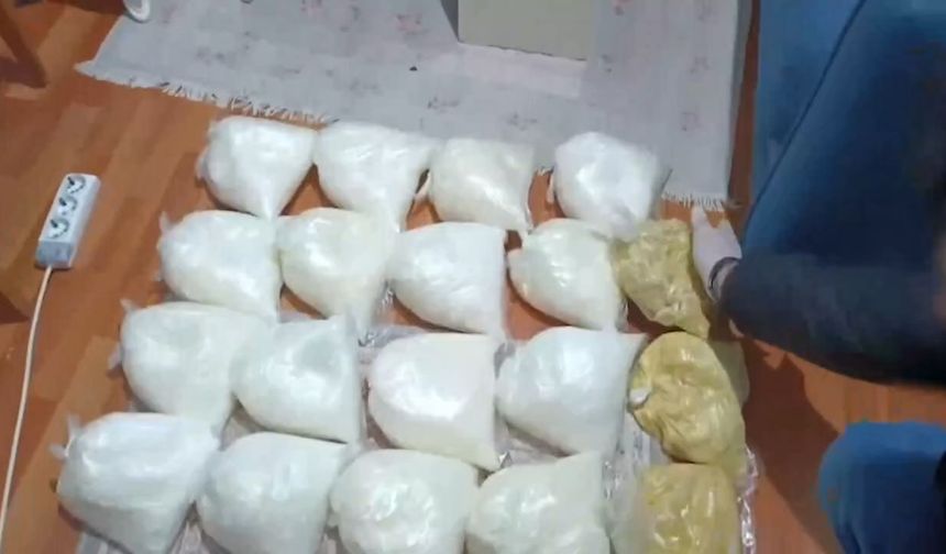 Fatih’te Yasaklı Madde Baskını; 92 Kg Madde Ele Geçirildi