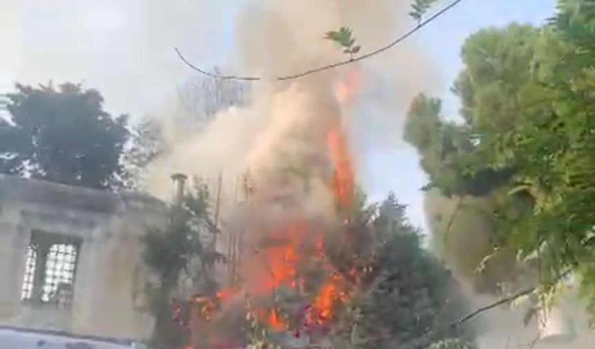 Sultanahmet Camii Yanındaki Restoranda Çıkan Yangın Söndürüldü