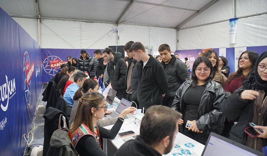 Tuzla’da Kariyer Fuarı Ziyaretçilere Açıldı