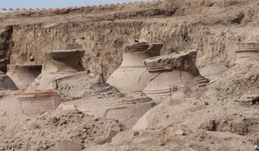 Urartu Dönemi Çivi Yazılı 76 Pithos; Tarihe Işık Tuttu