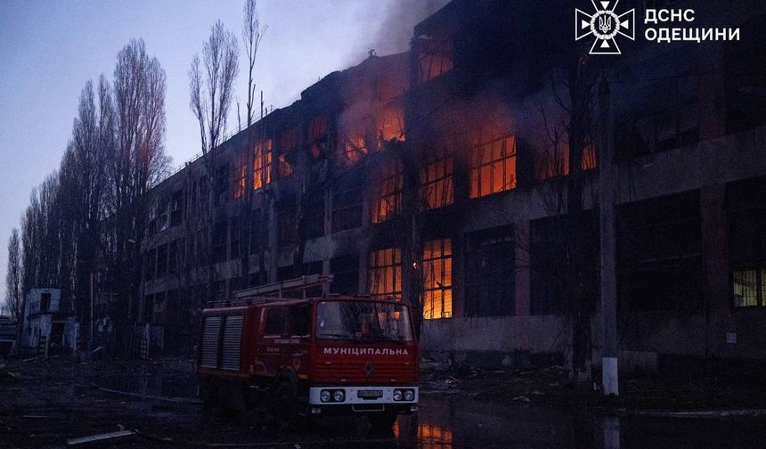 Zelenskiy: Rusya 30 Füze ve 450’den Fazla İHA ile Saldırdı