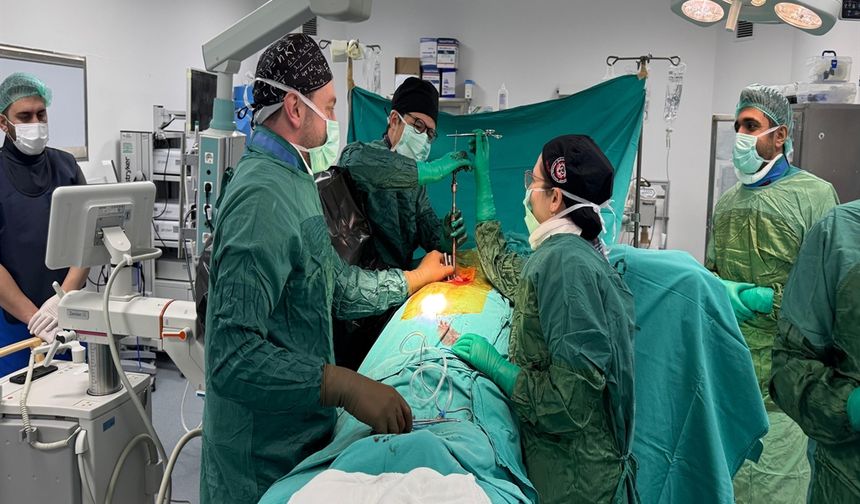 Bitlis’te İlk Kez Kapalı Yöntemle Omurga Ameliyatı Yapıldı
