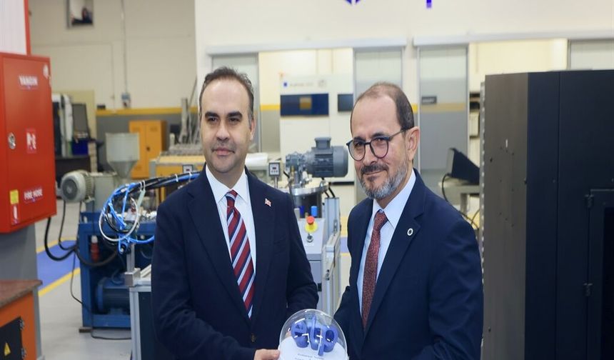 Bakan Kacır, Endüstriyel Tasarım Ve Prototipleme Merkezini Ziyaret Etti