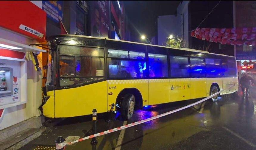 İstanbul Kartal’da İETT Otobüsü Binaya Çarptı: 6 Yaralı