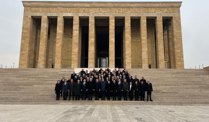 İYİ Parti Heyeti Anıtkabir’i Ziyaret Etti