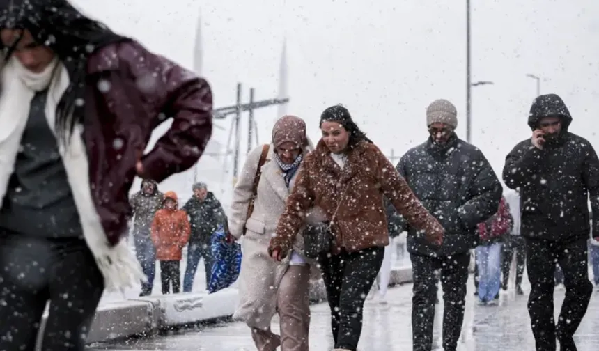 İstanbul'da Kar Yağışı Başladı