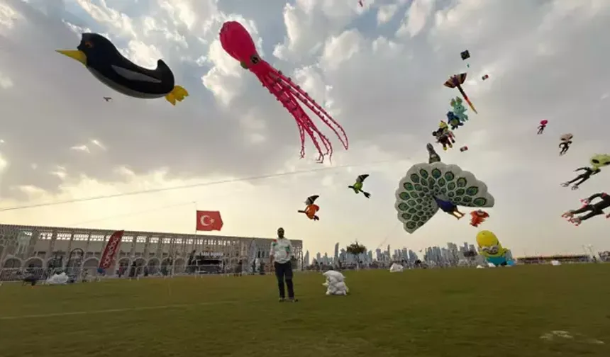 Dünya Birincisi Tavus Kuşu Uçurtması Katar Semalarında