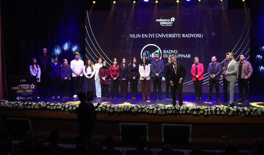 İstanbul Esenler’de 5. Radyonun Yıldızları Ödül Töreni Gerçekleşti