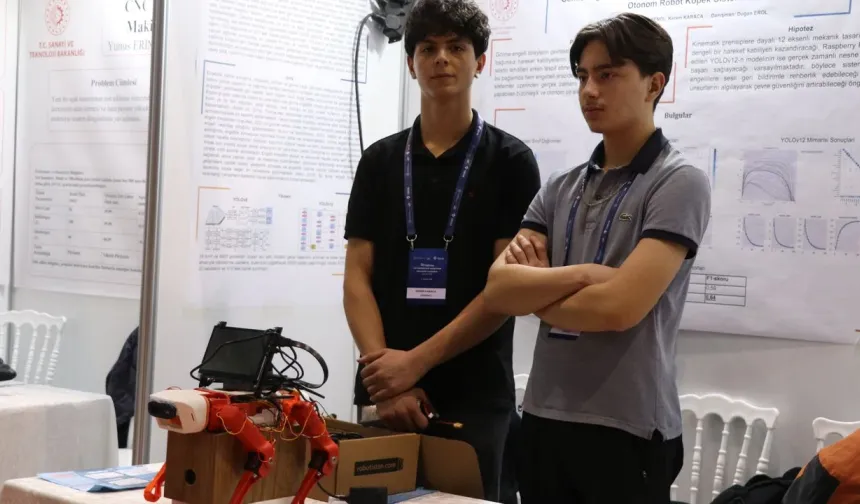 Öğrenciler, nesne tanıyan robot köpek ile görme engellilere destek oluyor