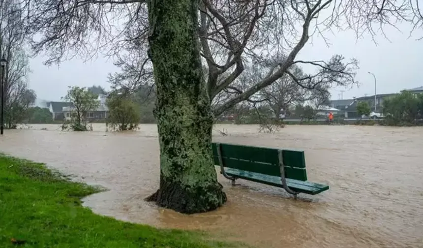 Yeni Zelanda’da 30 Binden Fazla Hane Elektriksiz Kaldı