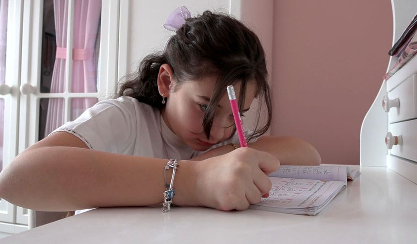 Lina Matematikte Dünya Birinciliğini 10 Yaşında Kazandı