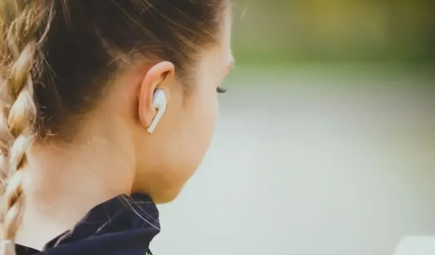 Uzmanlardan Uyarı: Kulaklık Kullanımı Sağlığı Tehdit Ediyor