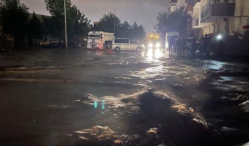 Sel Nedeniyle Batman’da Ulaşım Durma Noktasına Geldi