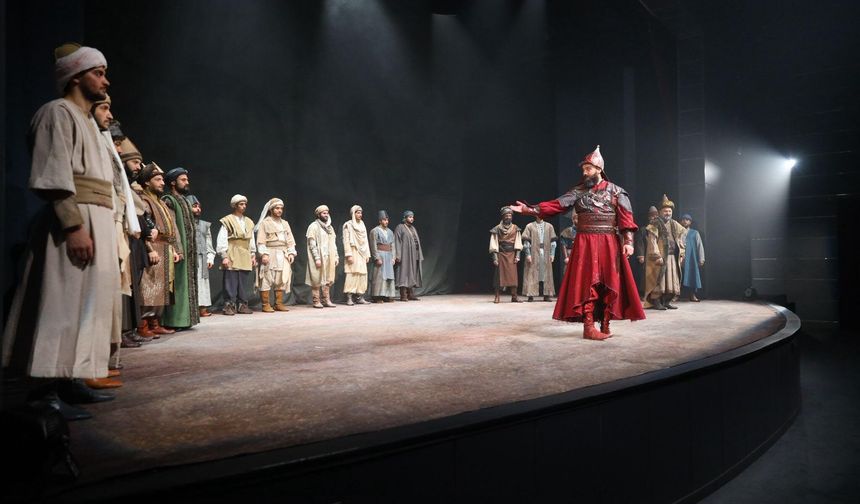 Erzurum Devlet Tiyatrosu’nda ‘Timur ve Yıldırım’ Oyunu Büyük İlgi Topladı