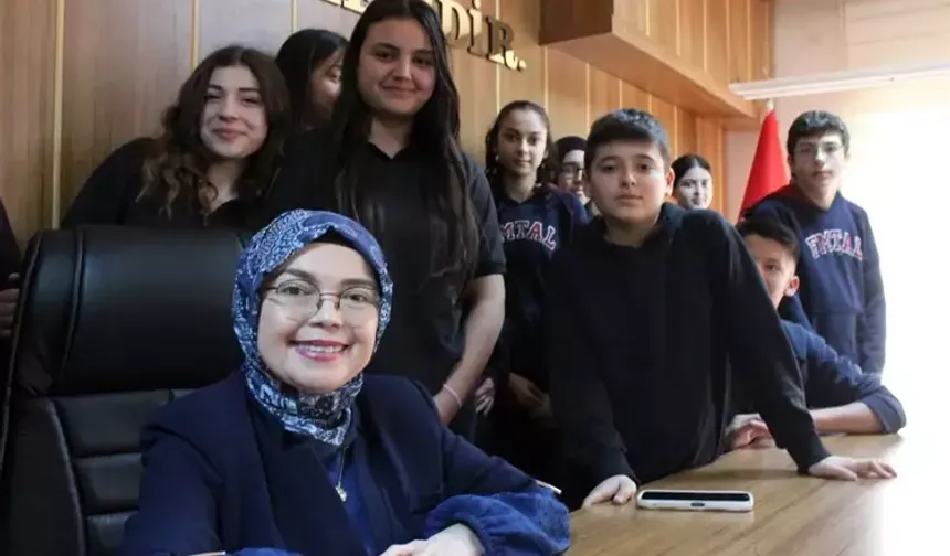 Doğuştan Engelli Tuğba Azmiyle Memurdan Öğretmenliğe Yükseldi