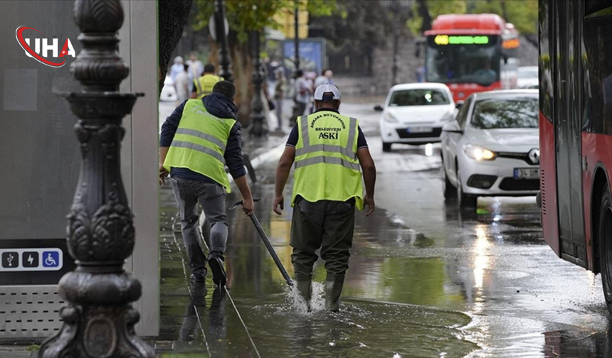 Ankara’da Sağanak : Cadde ve Sokaklar Göle Döndü