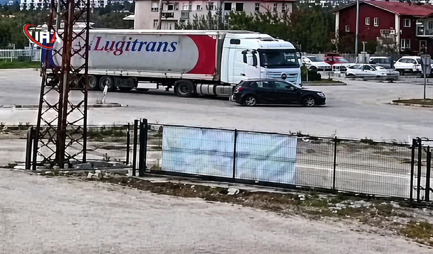 TIR'ın Altında Kalan Otomobil Metrelerce Sürüklendi: 1 Yaralı